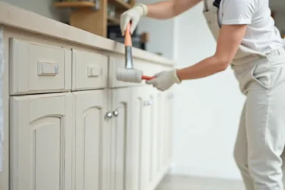 Como pintar muebles de cocina como un profesional la tecnica y las pinturas que no fallan